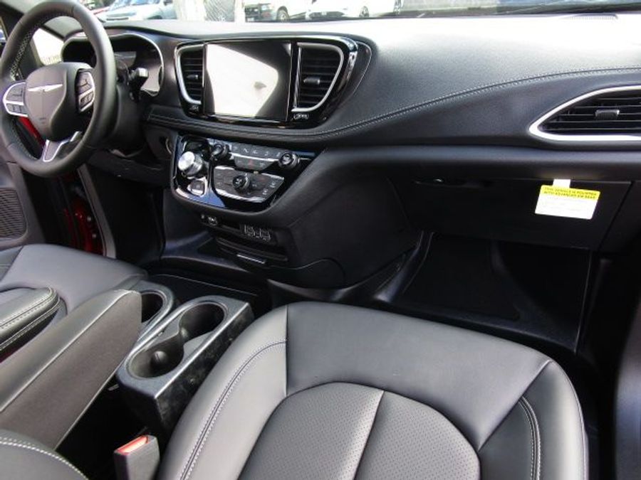 New 2025 Chrysler Pacifica Select Safety - BraunAbility Side Entry Entry Fold Out Automatic Ramp