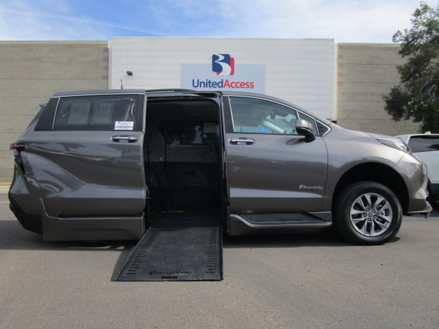 Used 2023 Toyota Sienna Hybrid XLE Base - BraunAbility Side Entry Entry In Floor Automatic Ramp