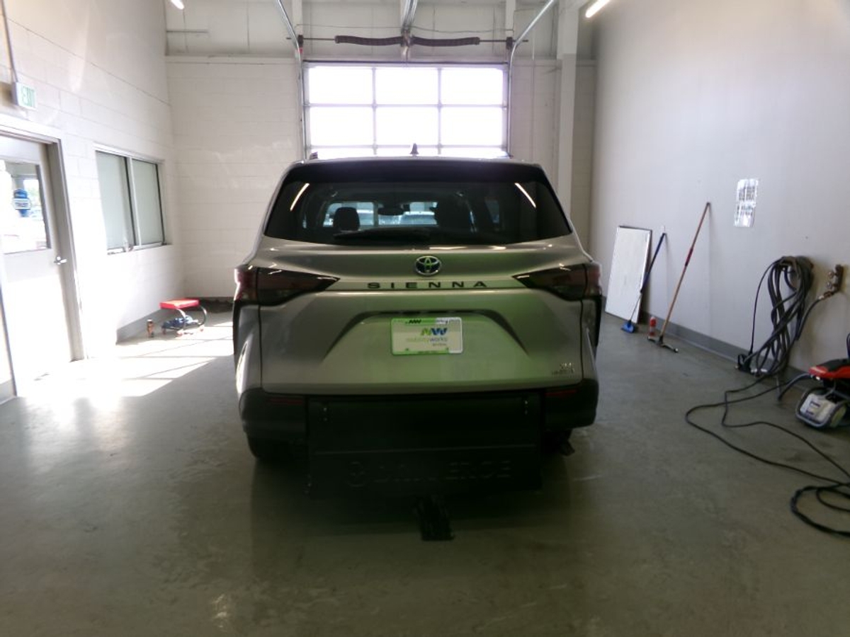 2024 TOYOTA SIENNA - Image 11