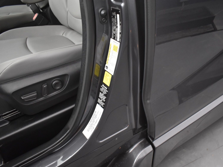 New 2025 Toyota Sienna Hybrid XLE Plus - BraunAbility Side Entry Entry In Floor Automatic Ramp
