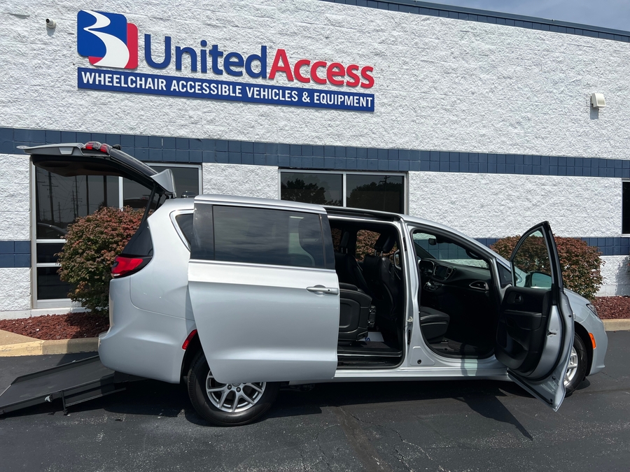 Used 2026 Chrysler Pacifica Select - ATS Commercial Rear Entry Fold Out Manual Ramp