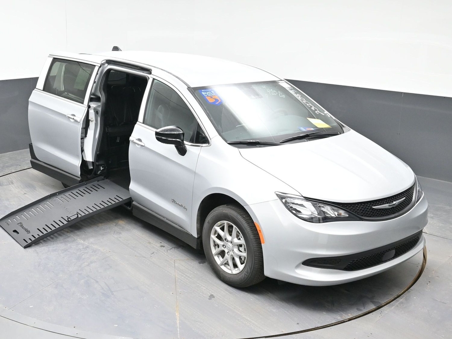 New 2026 Chrysler Voyager LX - BraunAbility Side Entry Entry Fold Out Manual Ramp