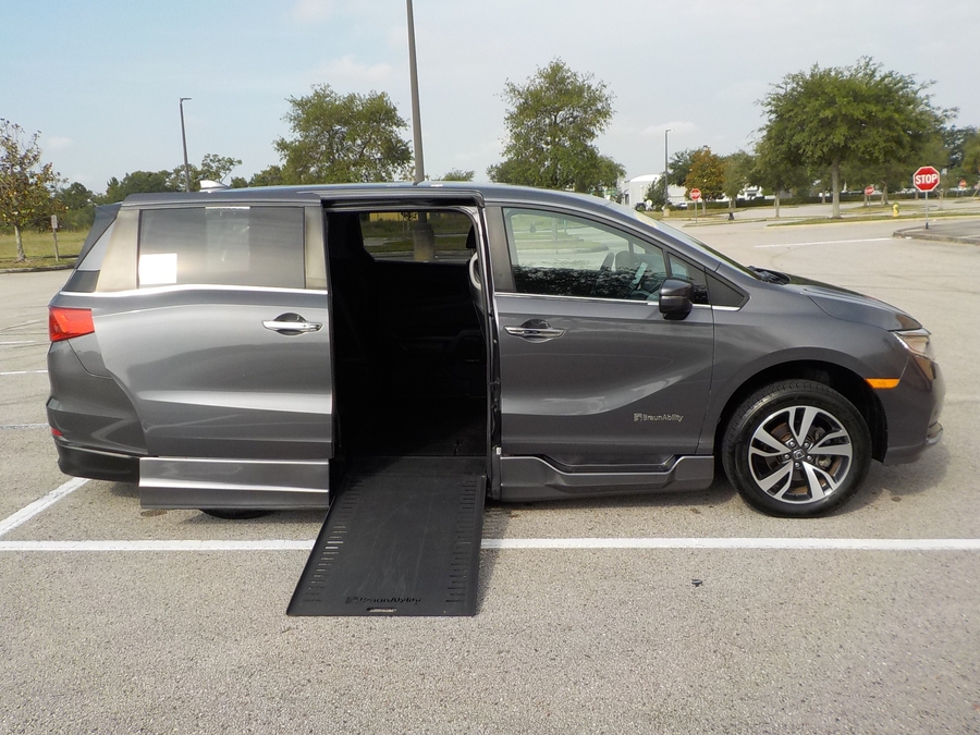 Grey Honda Odyssey image number 8