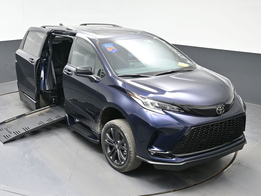 New 2026 Toyota Sienna Hybrid XSE Sport - BraunAbility Side Entry Entry Fold Out Automatic Ramp