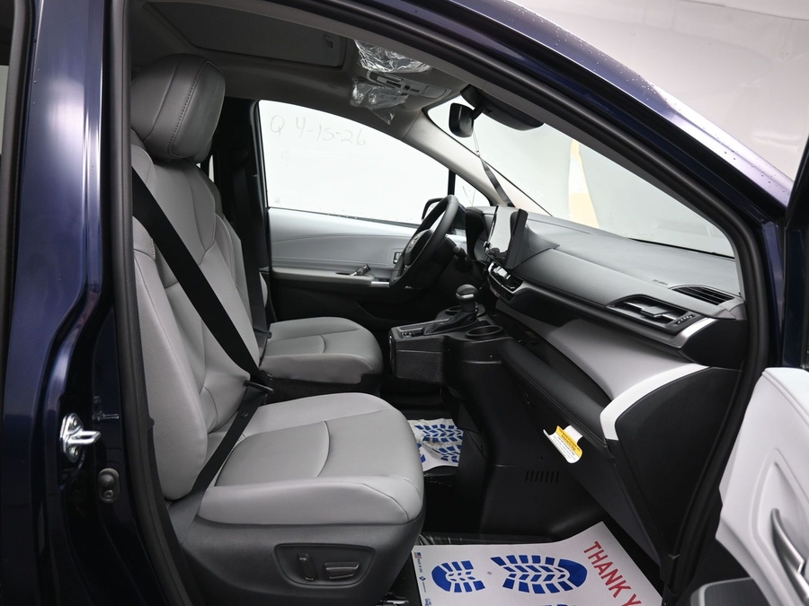 New 2026 Toyota Sienna Hybrid XLE Base - BraunAbility Side Entry Entry Fold Out Automatic Ramp