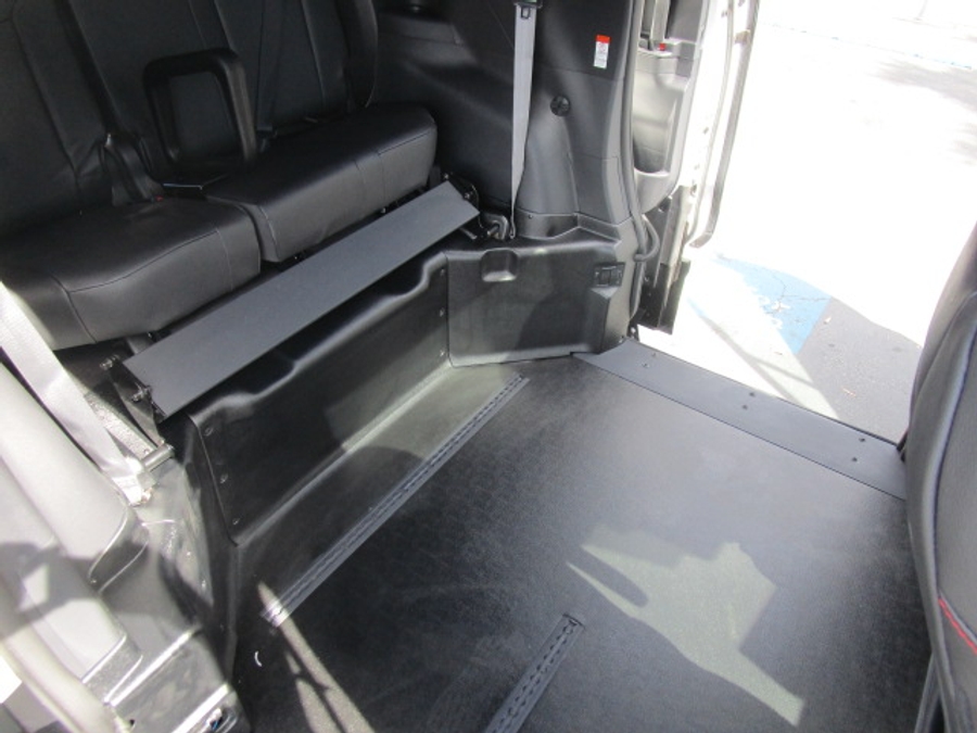 New 2025 Toyota Sienna Hybrid XSE Sport - BraunAbility Side Entry Entry Fold Out Automatic Ramp