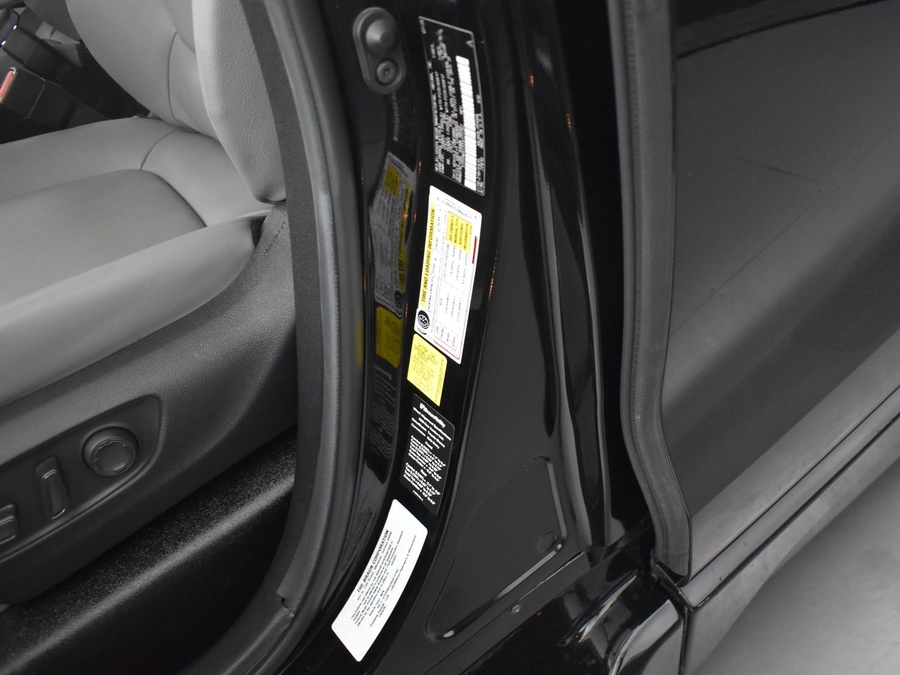 New 2025 Toyota Sienna Hybrid XLE Base - BraunAbility Side Entry Entry Fold Out Automatic Ramp