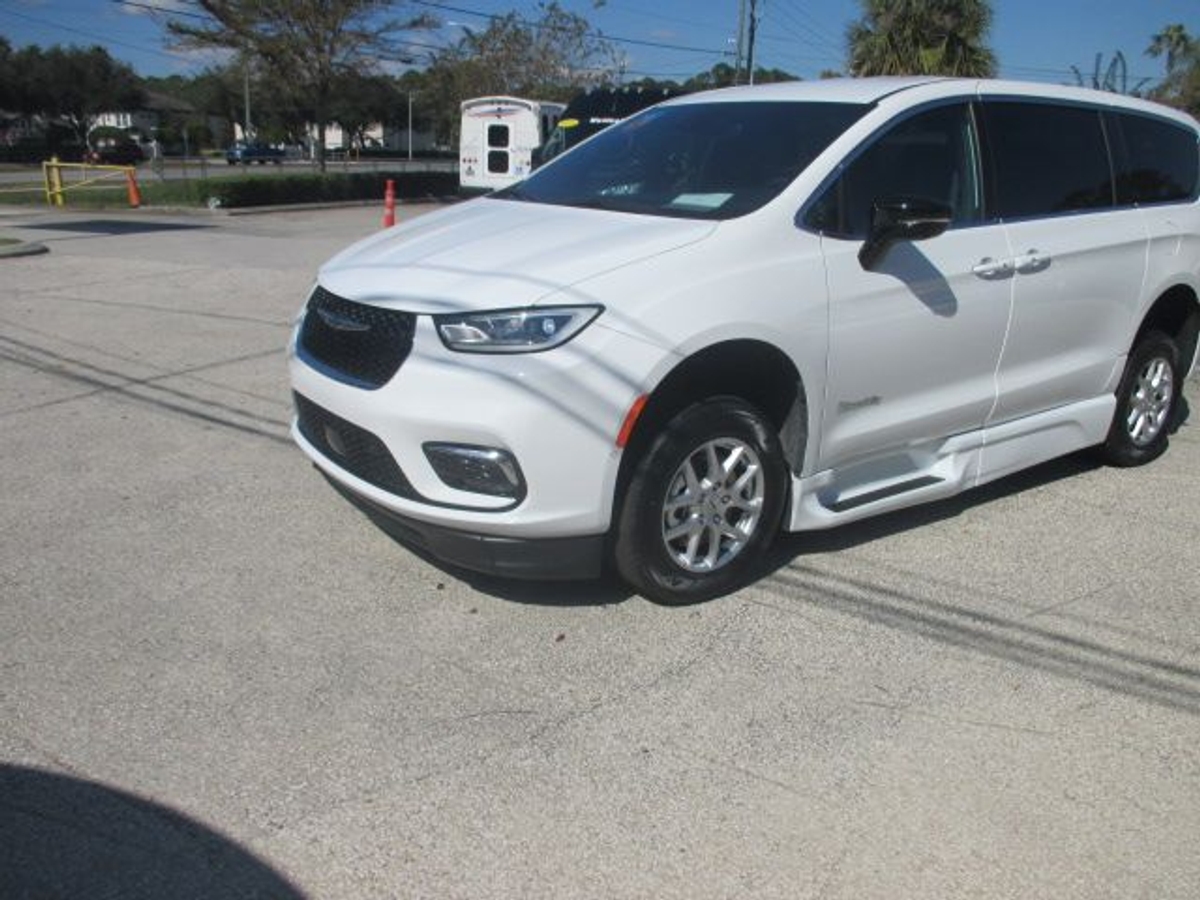 2025 CHRYSLER PACIFICA - Image 9