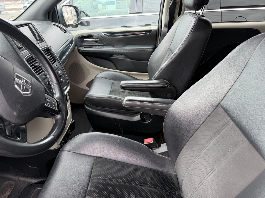 Used 2019 Dodge Grand Caravan SXT - BraunAbility Side Entry Entry In Floor Automatic Ramp