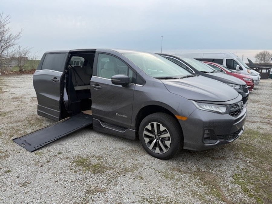 Grey Honda Odyssey with Side Entry Automatic In Floor ramp