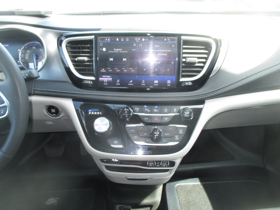 2024 Chrysler Pacifica Touring L - Photo 18