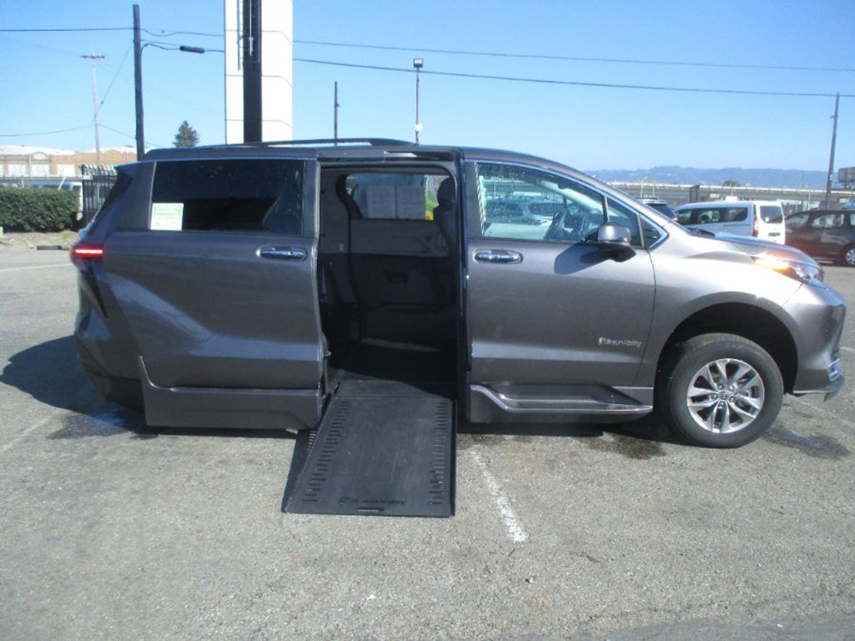 2024 TOYOTA SIENNA - Image 5