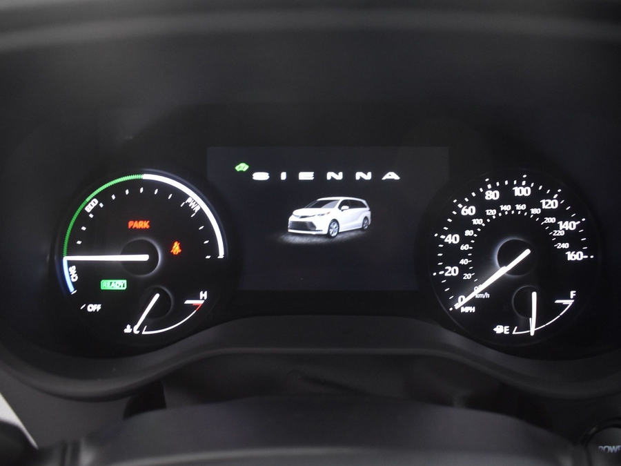 New 2025 Toyota Sienna Hybrid XLE Base - BraunAbility Side Entry Entry Fold Out Automatic Ramp