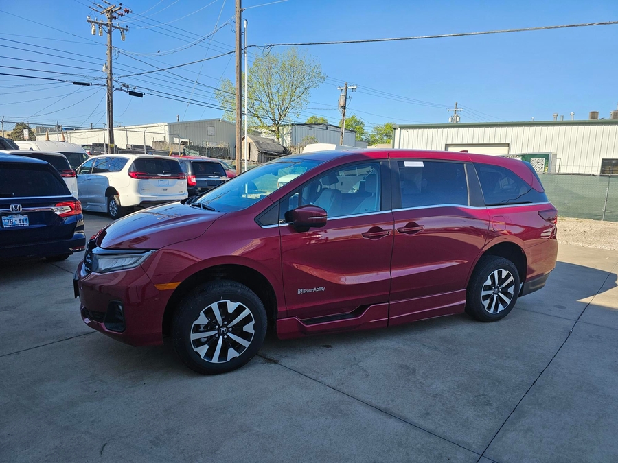 Red Honda Odyssey image number 3
