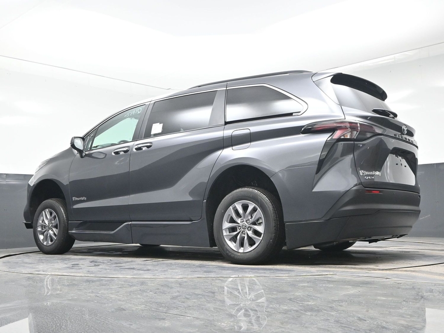 New 2025 Toyota Sienna Hybrid XLE Plus - BraunAbility Side Entry Entry Fold Out Automatic Ramp
