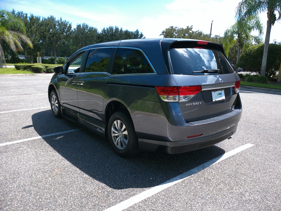 Grey Honda Odyssey image number 14