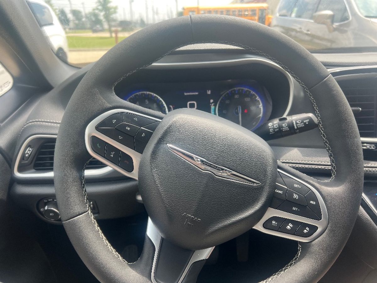 2025 CHRYSLER PACIFICA - Image 10