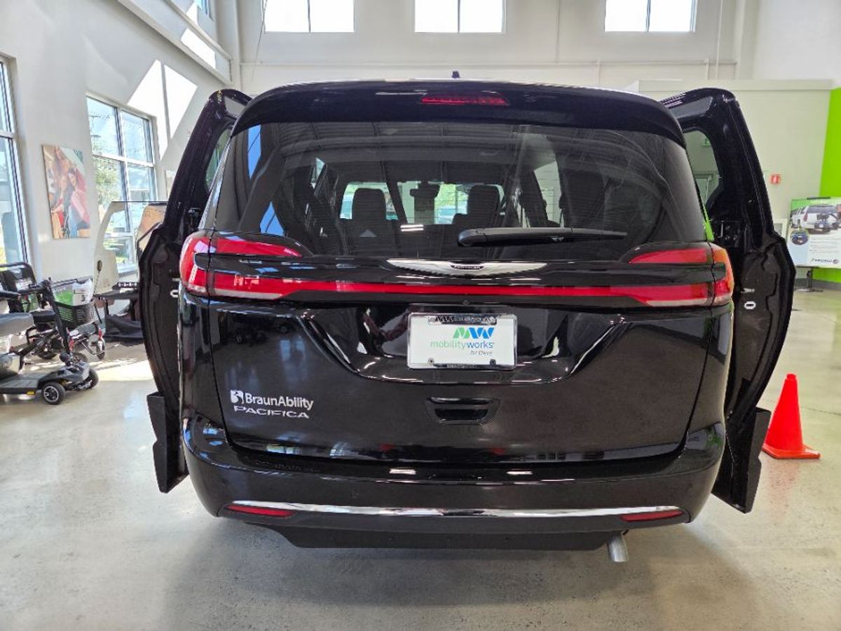 2025 CHRYSLER PACIFICA - Image 8