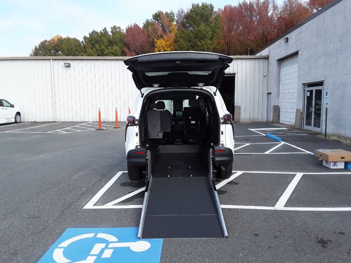 2025 TOYOTA SIENNA - Image 19