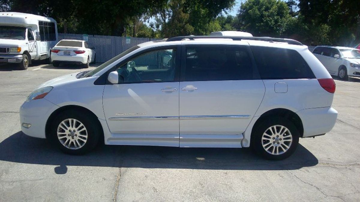 2008 TOYOTA SIENNA - Image 8