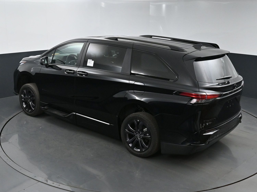 New 2025 Toyota Sienna Hybrid XSE Sport - BraunAbility Side Entry Entry In Floor Automatic Ramp