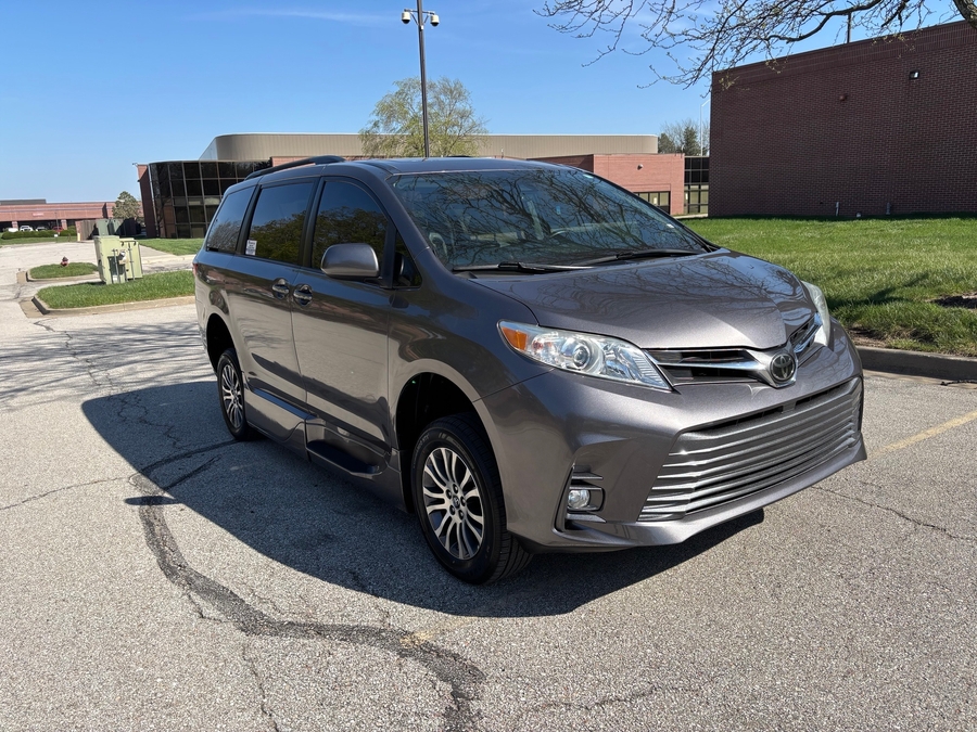 Used 2018 Toyota Sienna XLE - VMI Side Entry Entry In Floor Manual Ramp