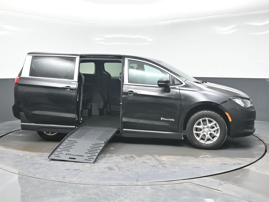 New 2026 Chrysler Voyager LX - BraunAbility Side Entry Entry Fold Out Manual Ramp