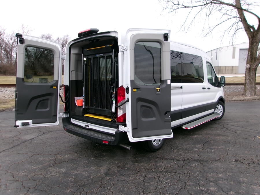 White Ford T350 image number 3