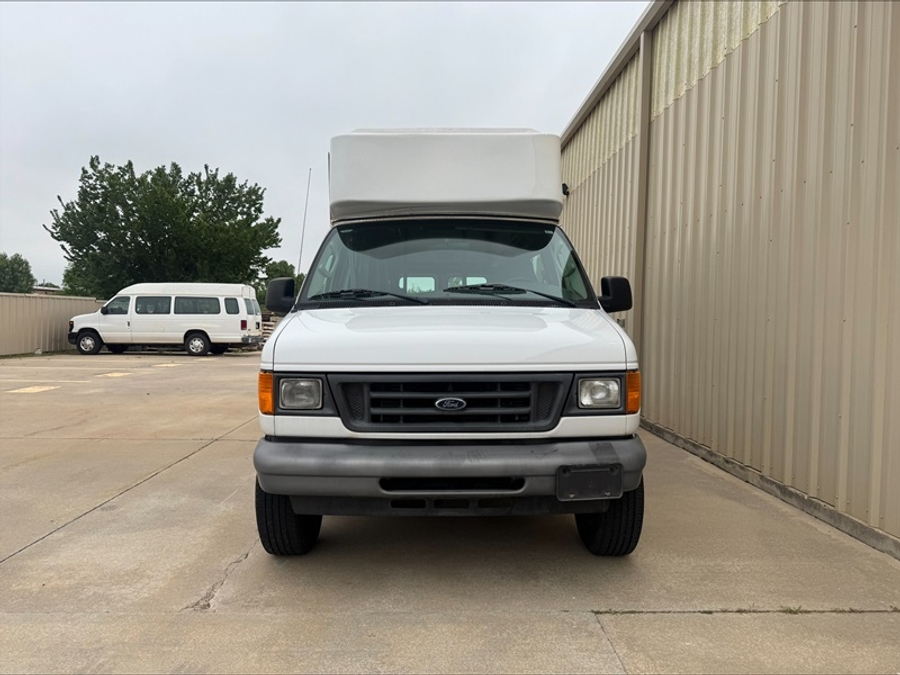 Used 2006 Ford E-Series E-350 SD - OTH Side Entry Lift Automatic Ramp