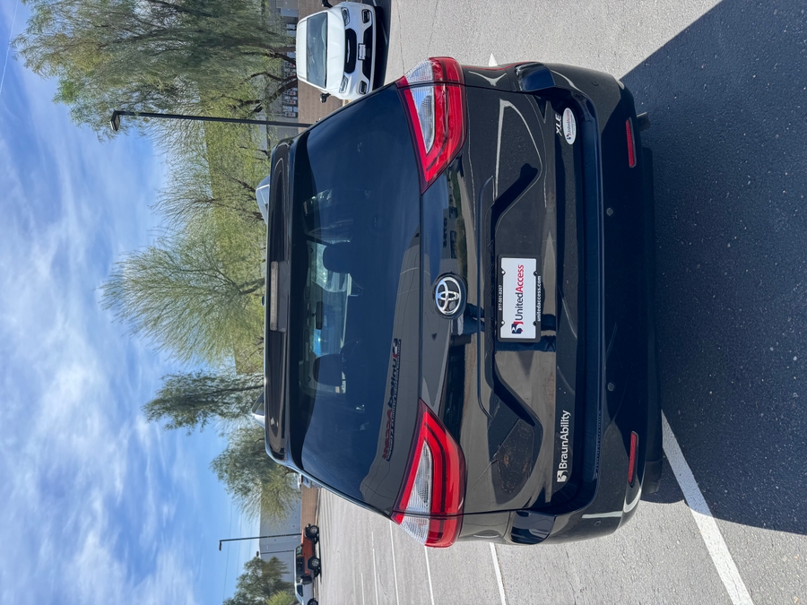 Used 2017 Toyota Sienna XLE - BraunAbility Side Entry Entry In Floor Automatic Ramp