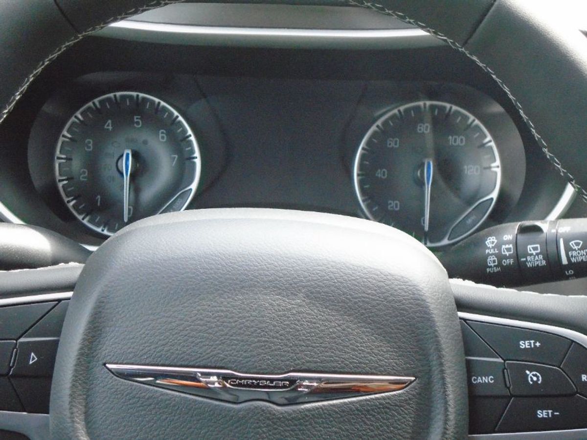 Número de imagen Chrysler Pacifica negro 3