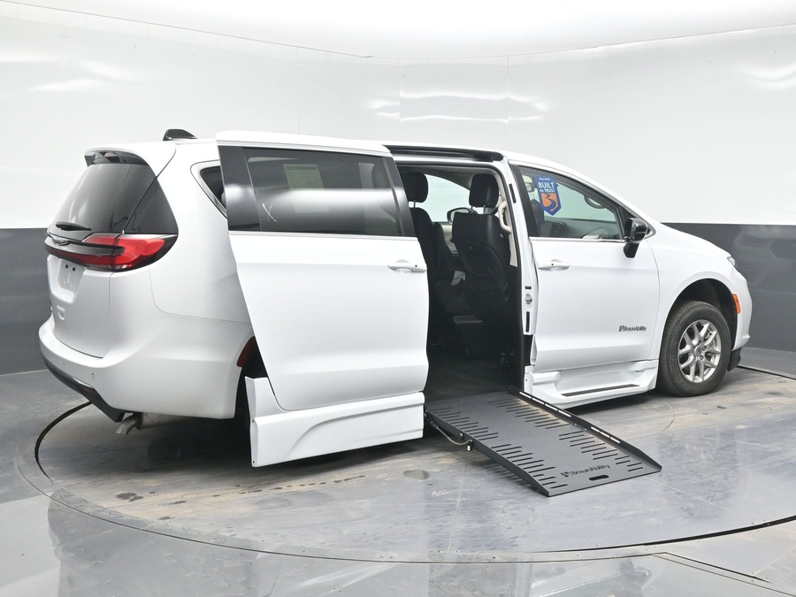 Used 2024 Chrysler Pacifica Touring L - BraunAbility Side Entry Entry Fold Out Automatic Ramp