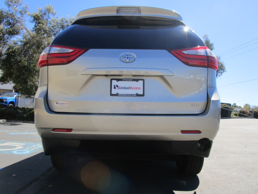 Used 2015 Toyota Sienna XLE - VMI Side Entry Entry In Floor Automatic Ramp