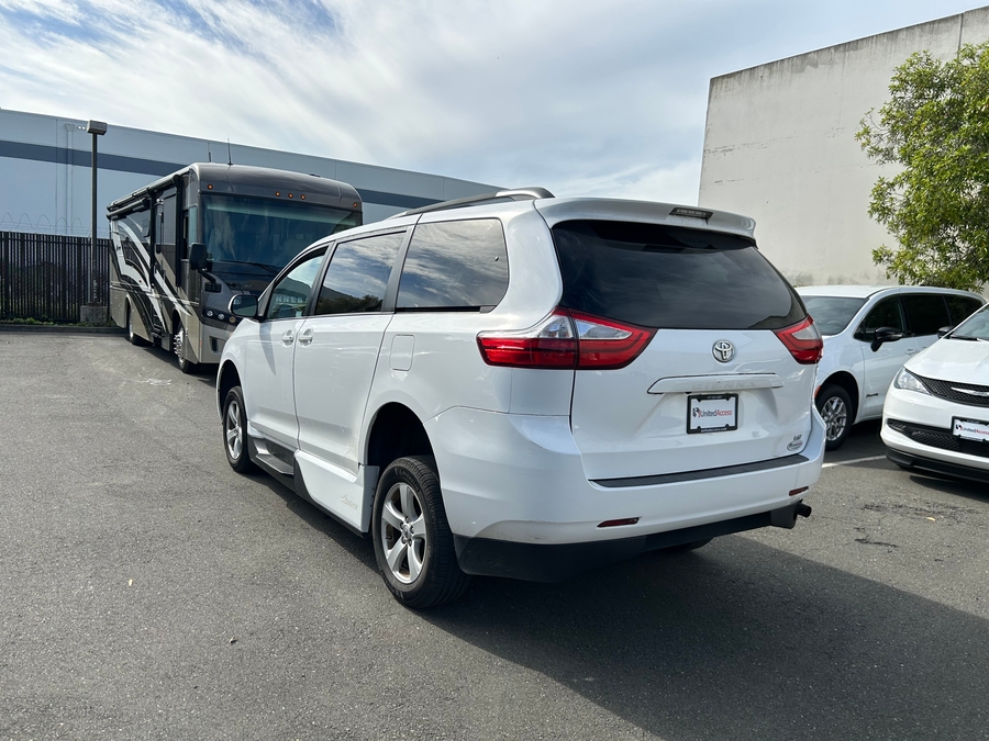Used 2015 Toyota Sienna LE - VMI Side Entry Entry In Floor Manual Ramp
