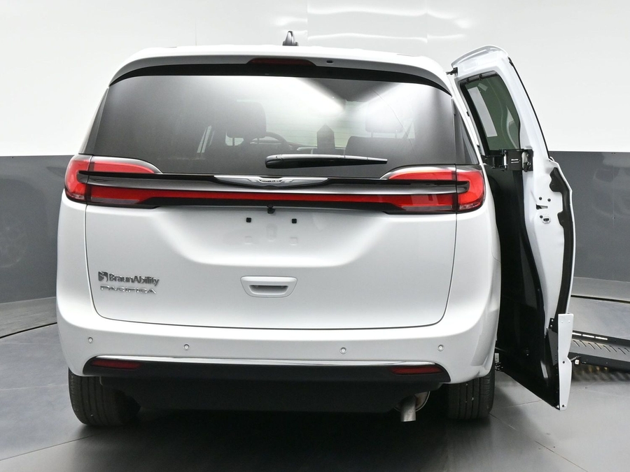 White Chrysler Pacifica image number 7