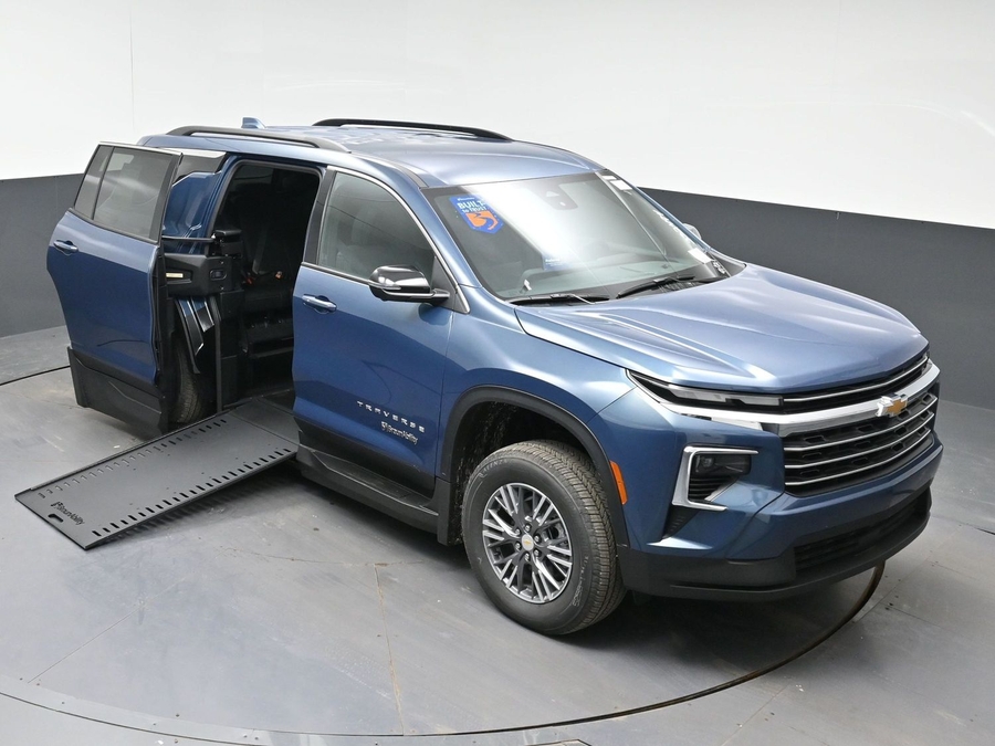 New 2026 Chevrolet Traverse 1LT - BraunAbility Side Entry In Floor Automatic Ramp