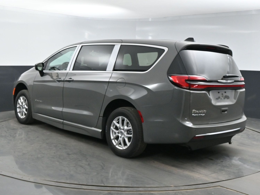 New 2025 Chrysler Pacifica Select Safety - BraunAbility Side Entry Entry Fold Out Automatic Ramp