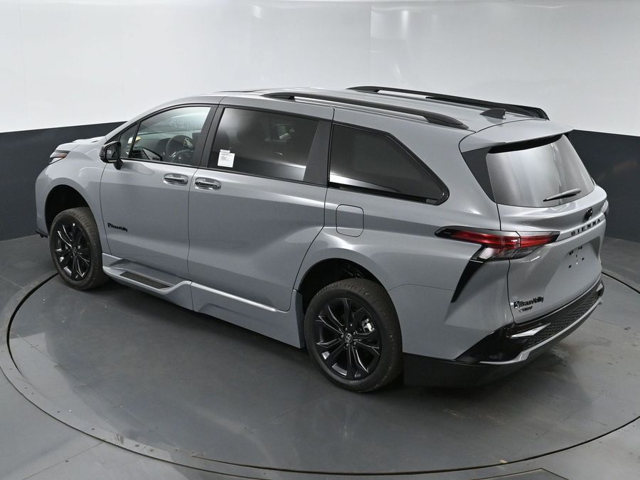 New 2025 Toyota Sienna Hybrid XSE Sport - BraunAbility Side Entry Entry Fold Out Automatic Ramp