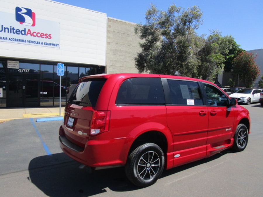 Used 2015 Dodge Grand Caravan SE - BraunAbility Side Entry Entry Fold Out Automatic Ramp