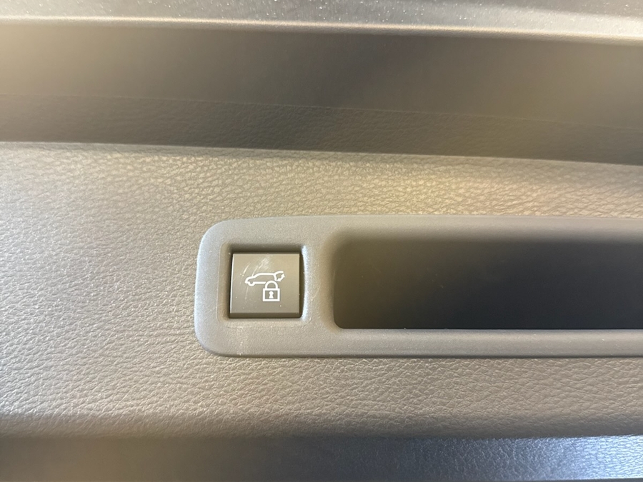 Black Toyota Sienna image number 12