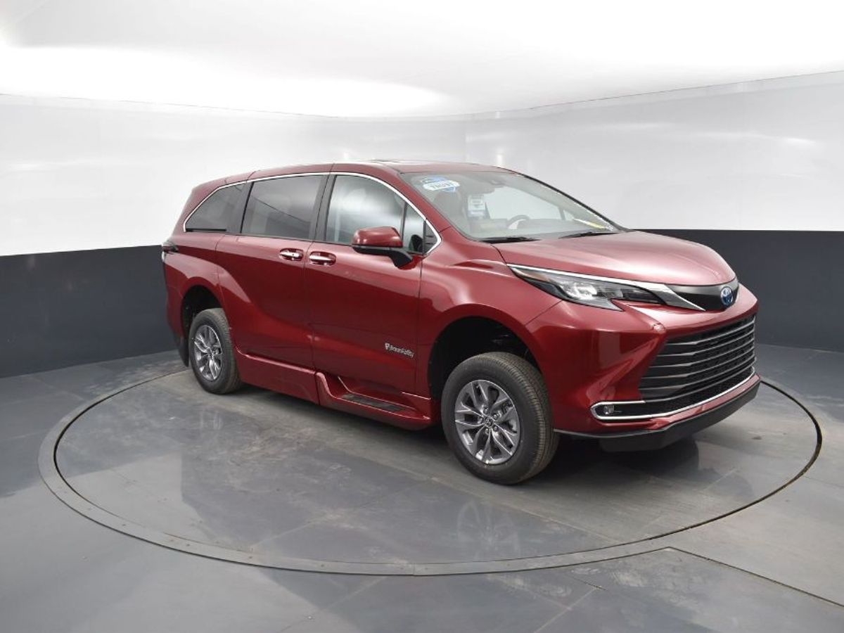 Red Toyota Sienna image number 11