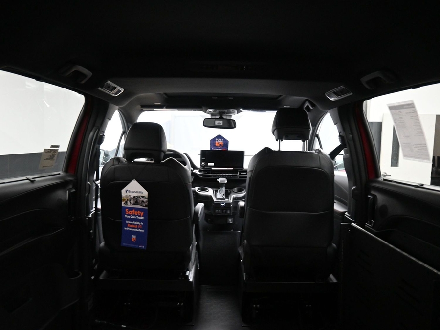 New 2025 Toyota Sienna Hybrid XSE Sport - BraunAbility Side Entry Entry Fold Out Automatic Ramp