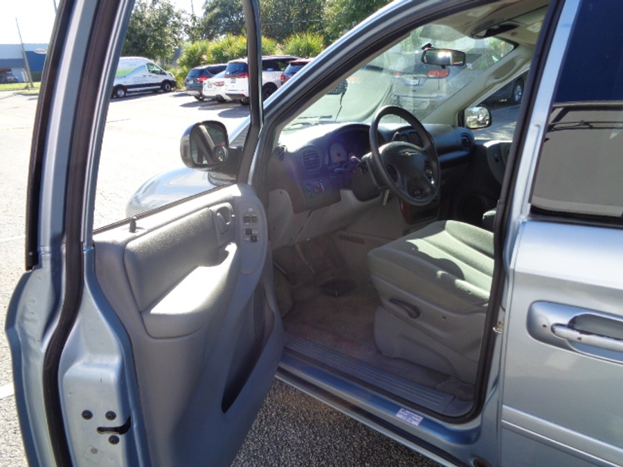 Used 2005 Chrysler Town and Country LX -  Entry  Ramp