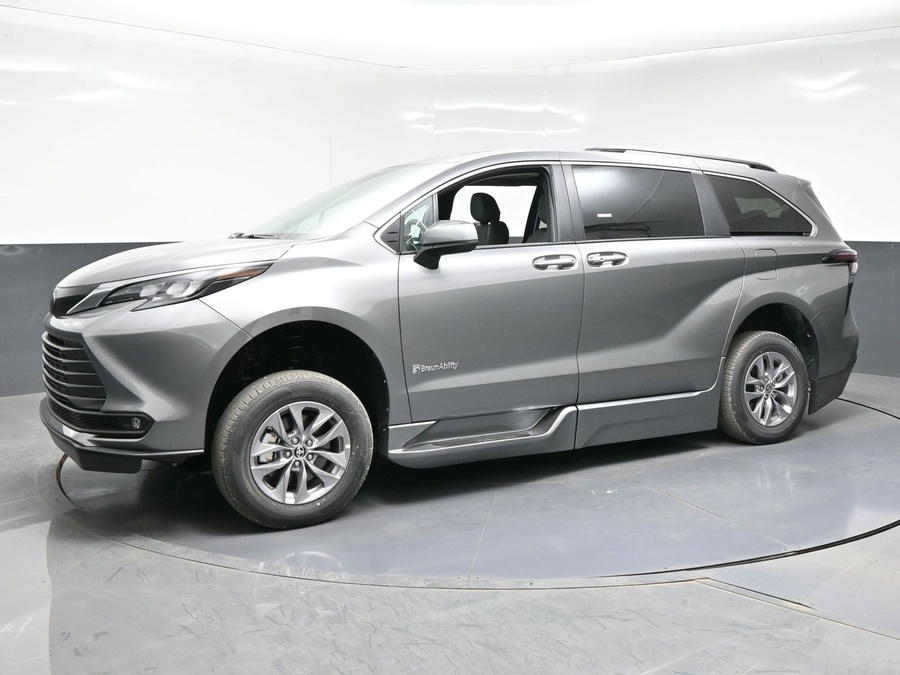 New 2026 Toyota Sienna Hybrid XLE Add - BraunAbility Side Entry Entry Fold Out Automatic Ramp