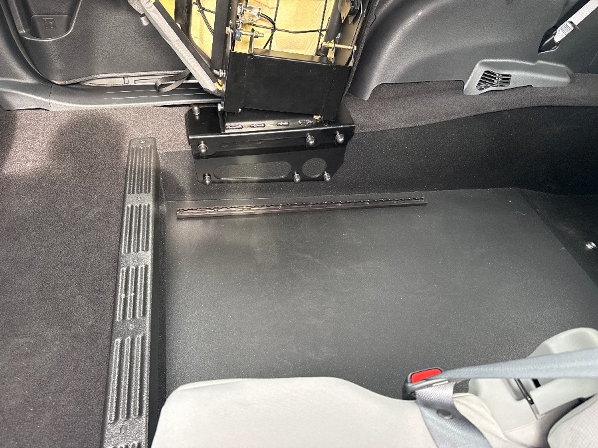 2025 TOYOTA SIENNA - Image 6