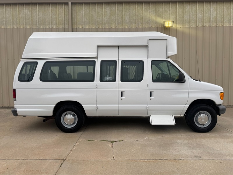 Used 2006 Ford E-Series E-350 SD - OTH Side Entry Lift Automatic Ramp