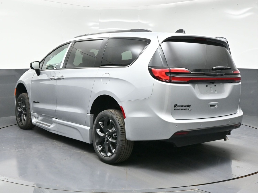 2026 Chrysler Pacifica Select - Photo 22