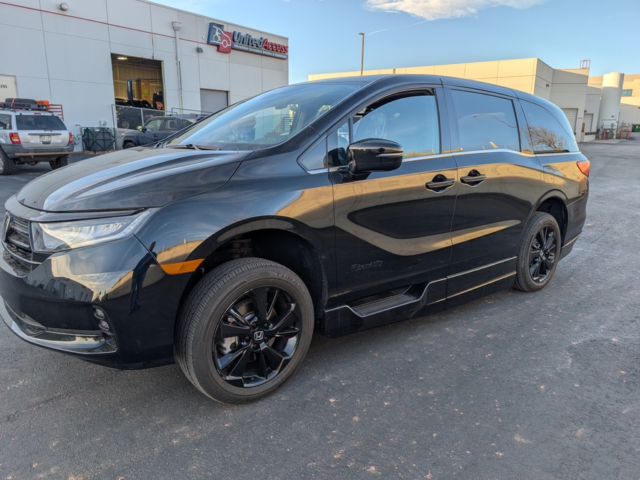 Used 2024 Honda Odyssey Sport - BraunAbility Side Entry Entry In Floor Automatic Ramp