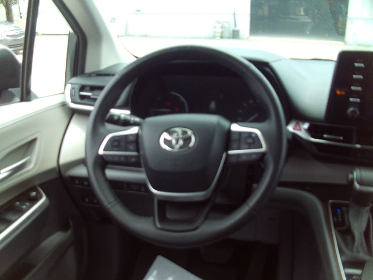 2023 TOYOTA SIENNA - Image 12