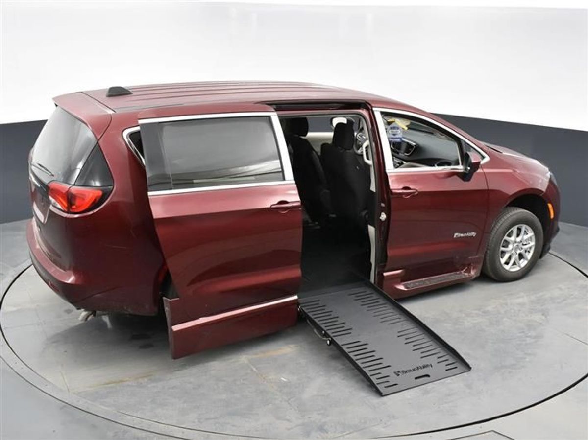 2023 CHRYSLER VOYAGER - Image 11